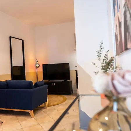 Roma Reva: Design Et Cinema Apartment