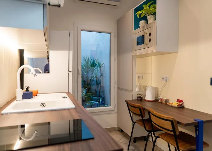 Roma Reva: Design Et Cinema