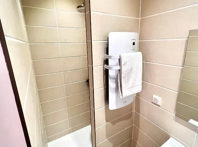 Roma Reva: Design Et Cinema