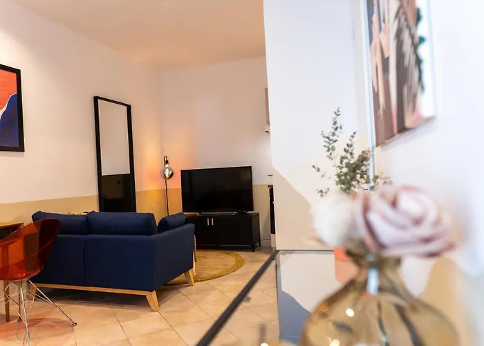 Roma Reva: Design Et Cinema Apartment